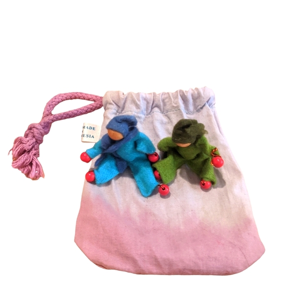 Vintage Handcrafted poseable Amish Dolls in handcrafted bag drawstring Pouch - Picture 12 of 16